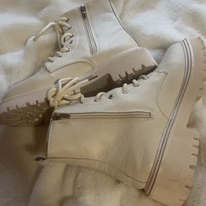 Beautiful boot good for rainy days